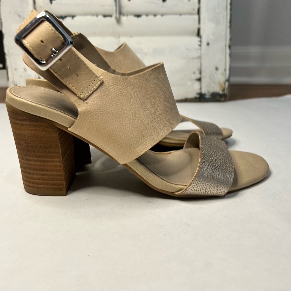 Franco Sarto strappy sandals with chunky heel size 7 tan with gold